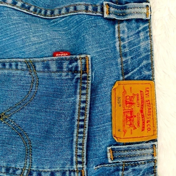 Levi Boot Cut Jean 525 Size 14 Gently Used. - Picture 5 of 6